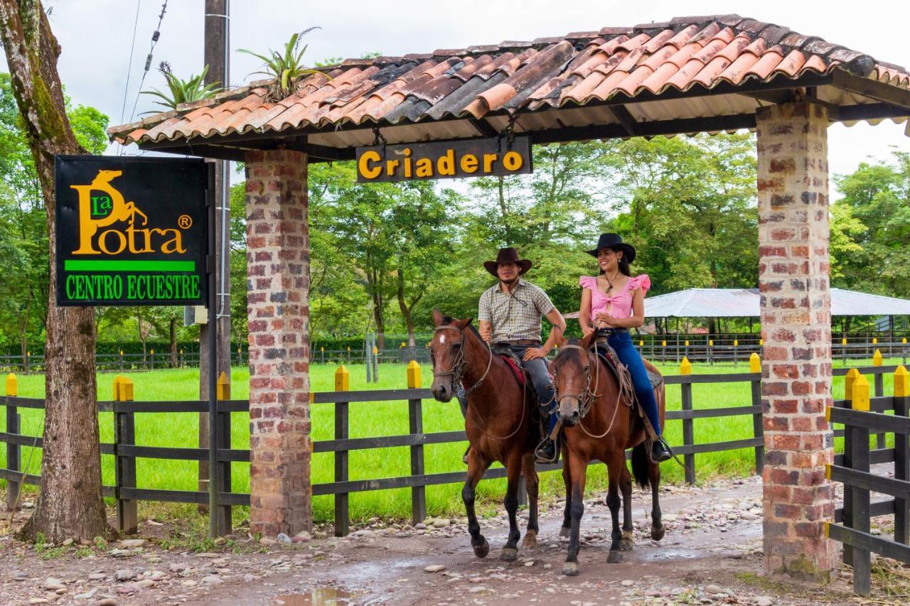 Hotel Campestre La Potra Apiay 外观 照片