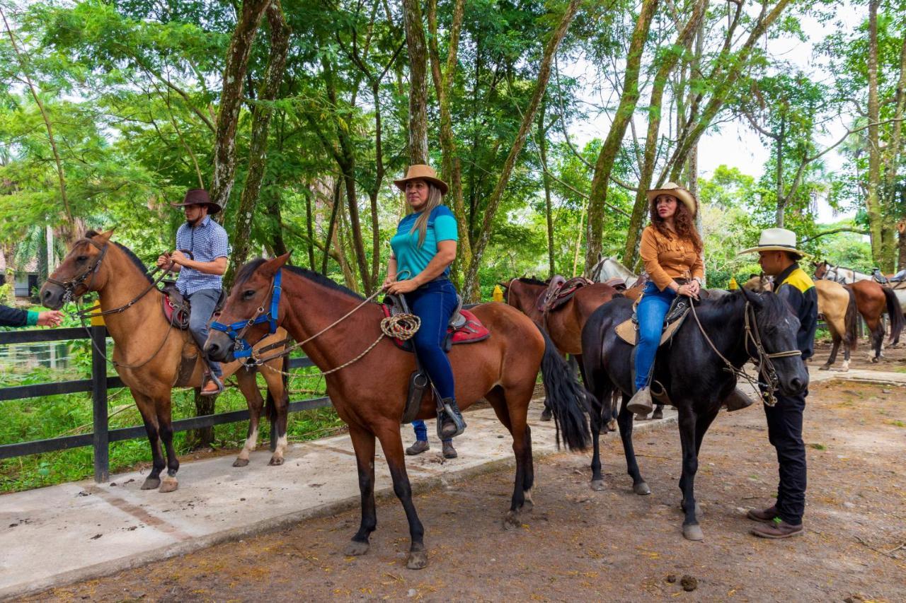 Hotel Campestre La Potra Apiay 外观 照片